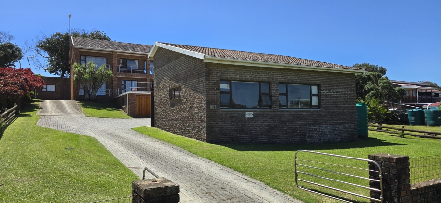 4 Bedroom Property for Sale in Marshstrand Eastern Cape
